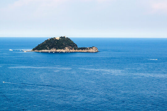Ile en forme pantoufle en Italie