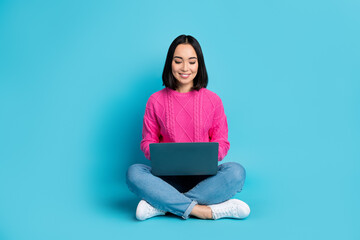 Full length photo of sweet shiny woman dressed pink sweater chatting twitter telegram facebook isolated blue color background