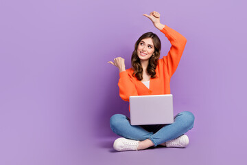 Full length photo of dreamy pretty lady wear cardigan looking thumbs empty space chatting device isolated violet color background