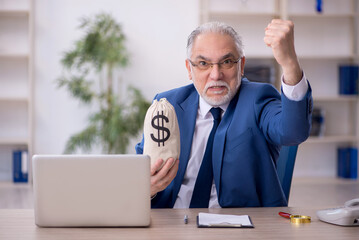 Old boss employee in remuneration concept