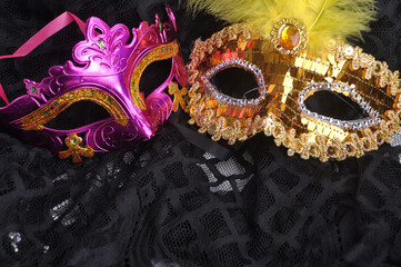 mascara elementos de diversão e fantasia no carnaval 