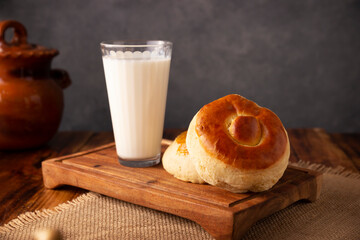 Bisquets. Also known as Bisquets Chinos, it is one of the traditional breads in Mexico, commonly consumed hot, cut in half and spread with butter and fruit jam.