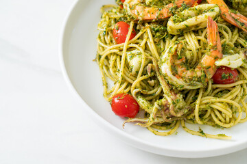 Spaghetti with seafood in homemade pesto sauce