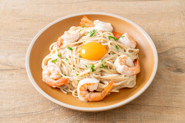 spaghetti white cream sauce with shrimps and egg yolk