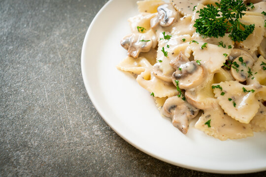 Farfalle Pasta With Mushroom White Cream Sauce