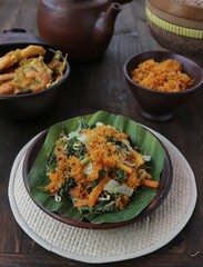 serving of vegetable salad seasoned with grated coconut
