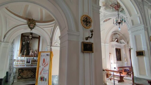 Raito - Panoramica interna della Chiesa di Santa Maria delle Grazie