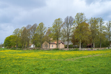 Obraz premium Church in the countryside by a meadow
