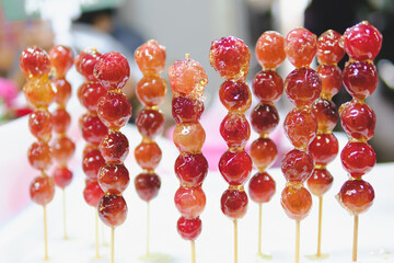 Beautifully arranged sugar-coated grapes. Tang Hu Lu