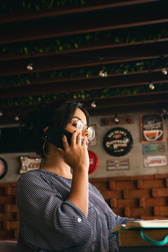 close-up of a woman entrepreneur working from a relaxed space