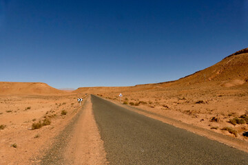 Fototapeta na wymiar Marocco, paesaggio predesertico del Medio Atlante. Regione di Souss Massa