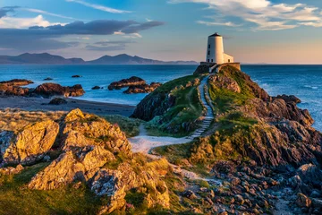 Rolgordijnen The beautiful Twr Mawr lighthouse at sunset on the island of Ynys Llanddwyn in  Anglesey, North Wales. © Jim