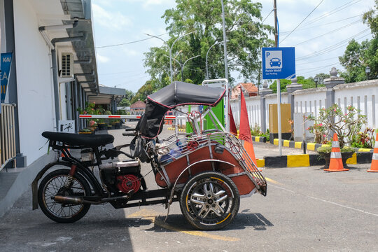 Motorised three wheeled vehicle called "Becak" in Kutoarjo, 5 February 2023