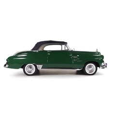 Obraz na płótnie Canvas Green Classic Car Isolated on White Background. Vintage Vehicle Isolation Created with Generative AI and Other Techniques