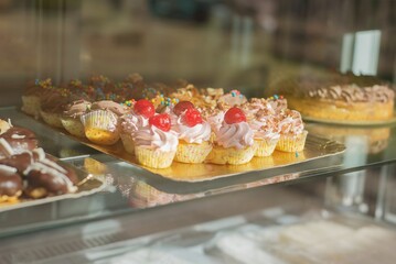 Masas finas en vidriera de panadería