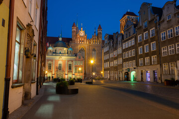 Fototapeta na wymiar view of Basilica of St. Mary and Royal Chapelat night. Gdansk, Poland