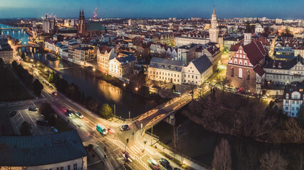 Most Zamkowy i Stare Miasto w Opolu z ratuszem i archiwum