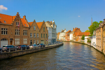 Fototapeta na wymiar Water canal and stone old houses in Brugge, Belgium 