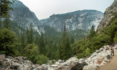 Panoramic view of the landscape during the ascent up the Vernal Falls trail, in Yosemite NP
