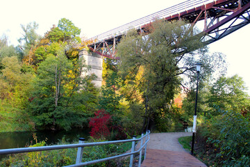 walk under the bridge