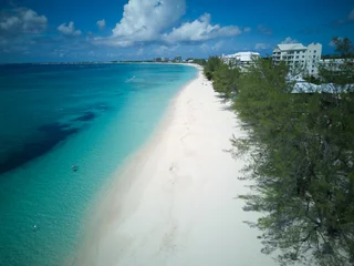 Deurstickers Seven Mile Beach, Grand Cayman Seven Mile beach white sand beach in Grand Cayman Cayman Islands in the Caribbean