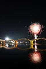 Tableaux ronds sur plexiglas Le pont Kintai 花火と錦帯橋！岩国観光　ライトアップイベント