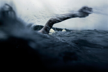 Endurance of an open water swimmer in a race