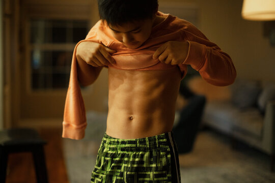 A 12-year old boy flexes his abdomen muscles