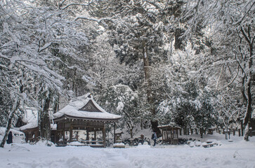 雪の積もった貴船神社奥宮