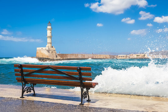 Le phare du port de La Can&eacute;e en Cr&egrave;te, Gr&egrave;ce. 