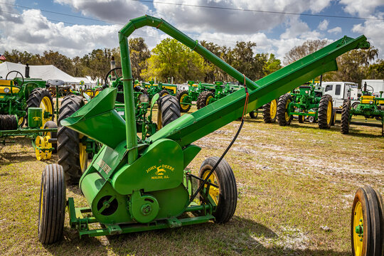 John Deere Model 43 PTO Portable Corn Sheller with Elevator