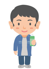 片手にペットボトルを持つ男性