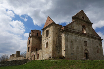 Fototapeta na wymiar Ruins of the Carmelite monastery in Zagorz, Poland