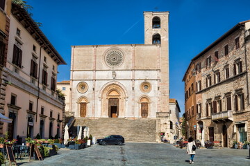todi, italien - kathedrale an der piazza del popolo
