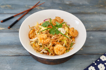 Plat de nouilles. Cuisine asiatique.