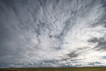 cielo nublado luminoso y tormentoso
