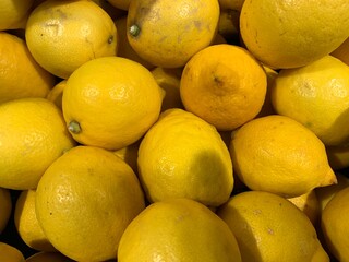 Viele gelbe, reife Zitronen - Zitrone - Zitronenfrucht 