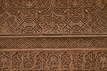 detalles mocárabes en pared de la alhambra 
