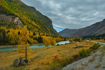 Russia. The South of Western Siberia, Altai Mountains. Only in the middle of autumn, when the mountain glaciers stop melting, the water in the Chuya River becomes transparent and rich turquoise color.