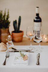 Table dressée pour l'occasion spéciale