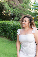 Naklejka premium Unplugged curly haired woman outdoors