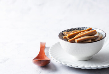  acorn jelly in a bowl