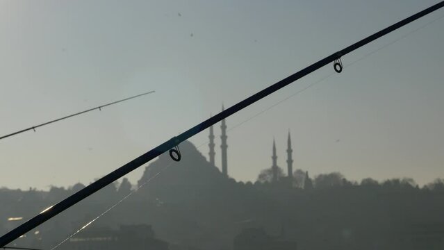 Moschee in Istanbul im Nebel