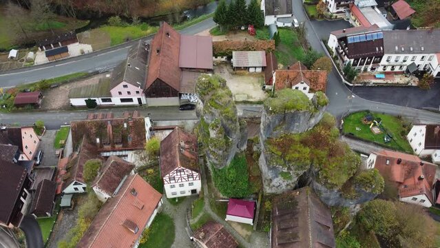 Frankische Schweiz Pottenstein
Rock climbing in Pottenstein
T&uuml;chersfeld