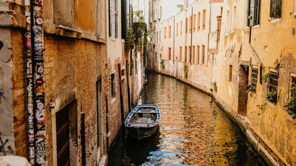 Obraz premium Streets and buildings in venice italia italy roman architecture marco polo gondola murano piazza ancient monuments 