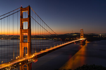 Fototapeta na wymiar View of the Golden Gate Bridge just before sunrise