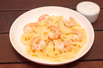 Pasta with shrimps and blue cheese sauce