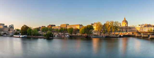 Fototapeta na wymiar Paris riverside at sunrise overlooking Office Des Longitudes