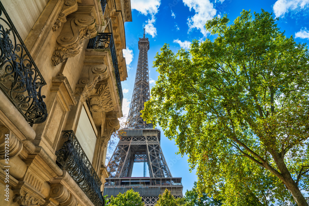 Wall mural Eiffel Tower seen from the streets of Paris. France