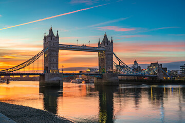 Fototapeta na wymiar Tower Bridge at sunrise in London. England